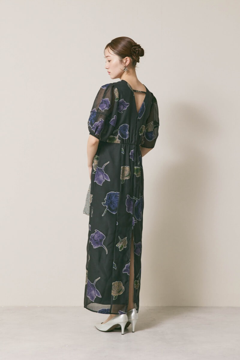 ブラックのフラワープリントオケージョンドレス