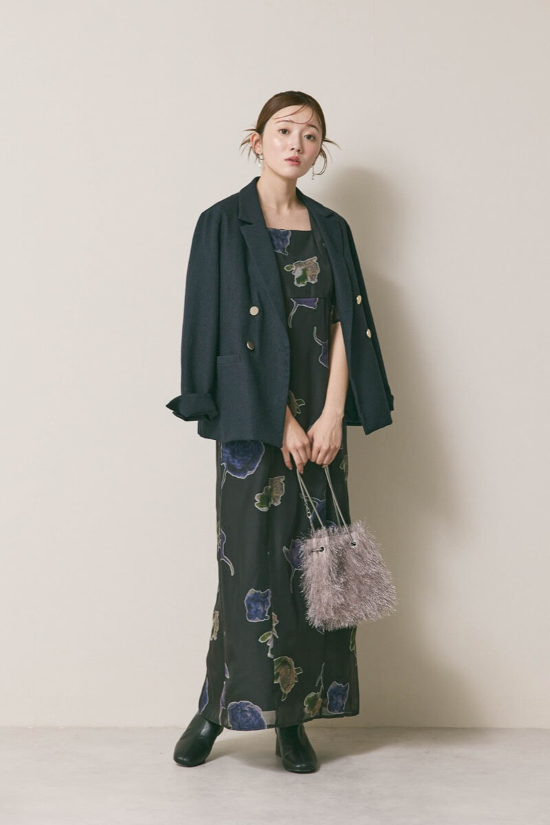 ブラックのフラワープリントオケージョンドレス