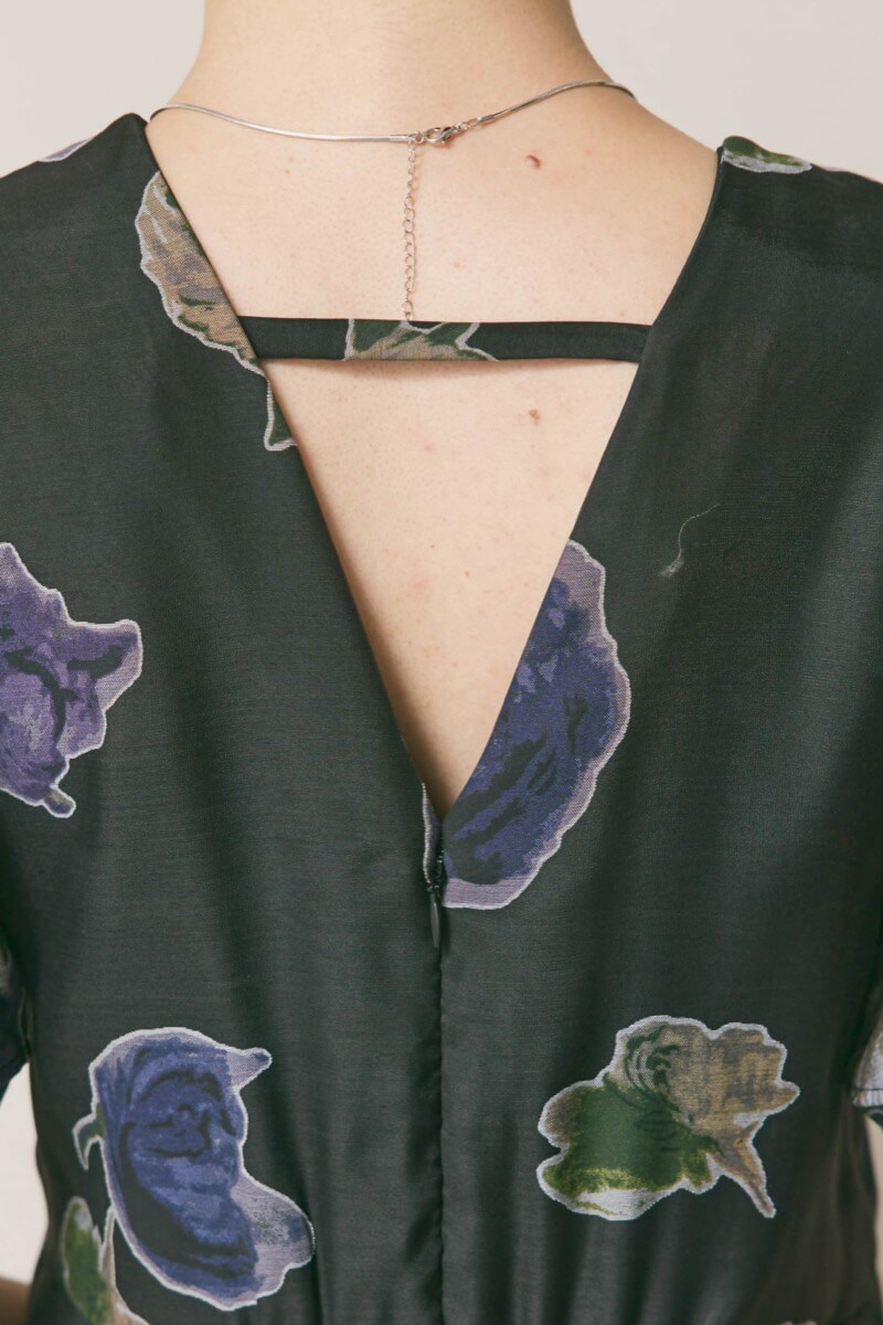 ブラックのフラワープリントオケージョンドレス