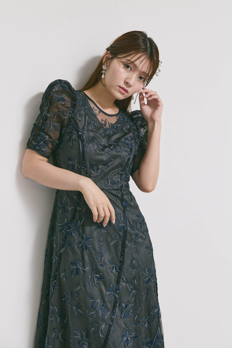 ブラックのチュールラメ刺繍ドレス