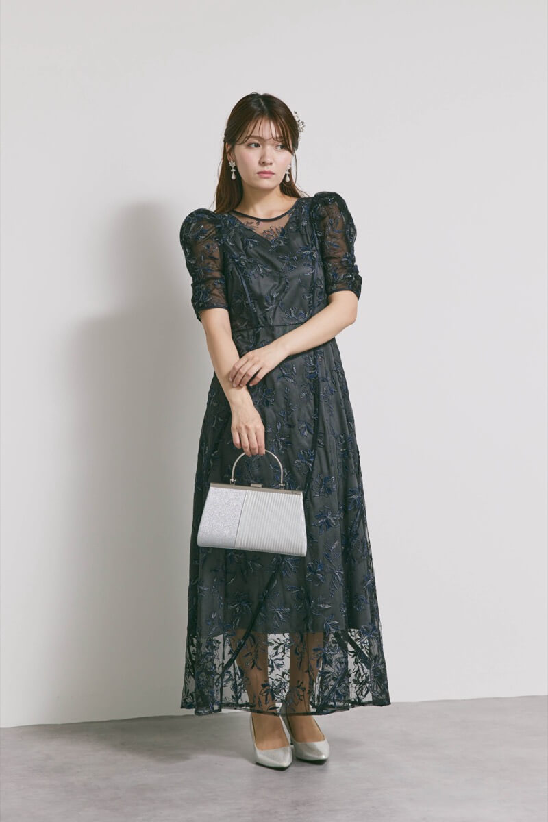 ブラックのチュールラメ刺繍ドレス