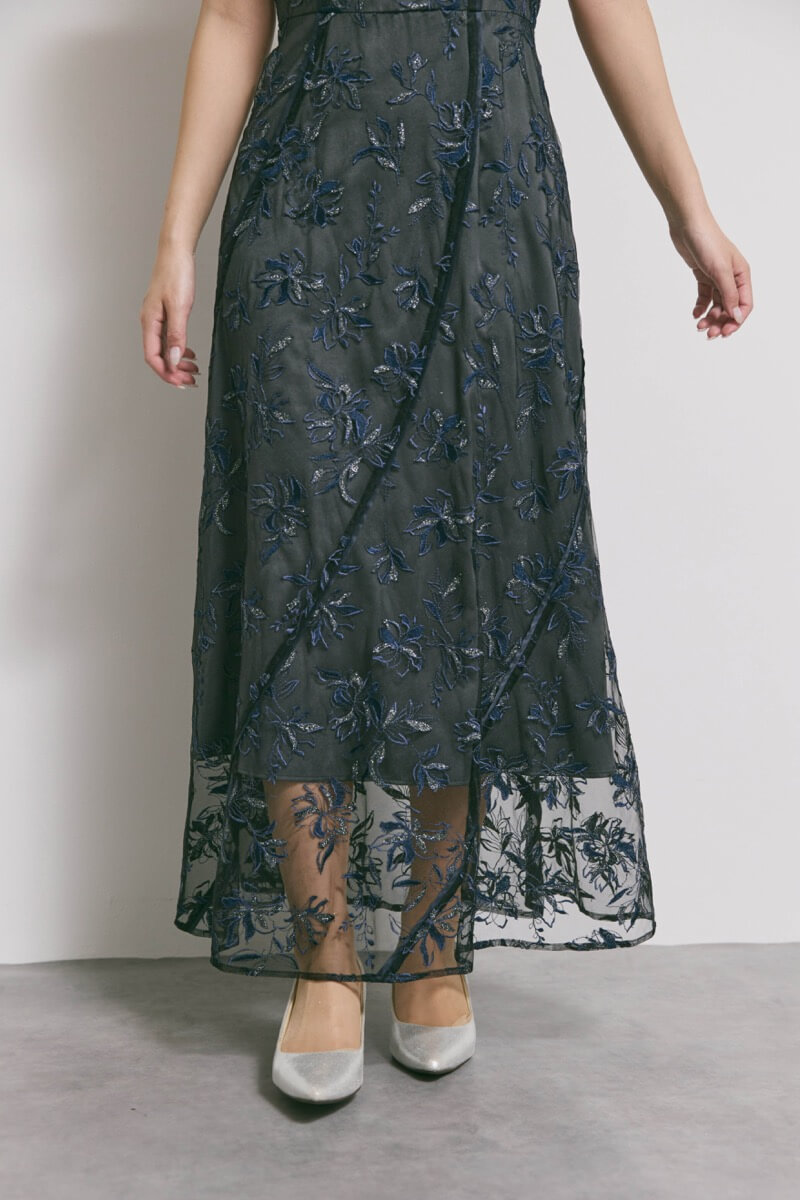 ブラックのチュールラメ刺繍ドレス