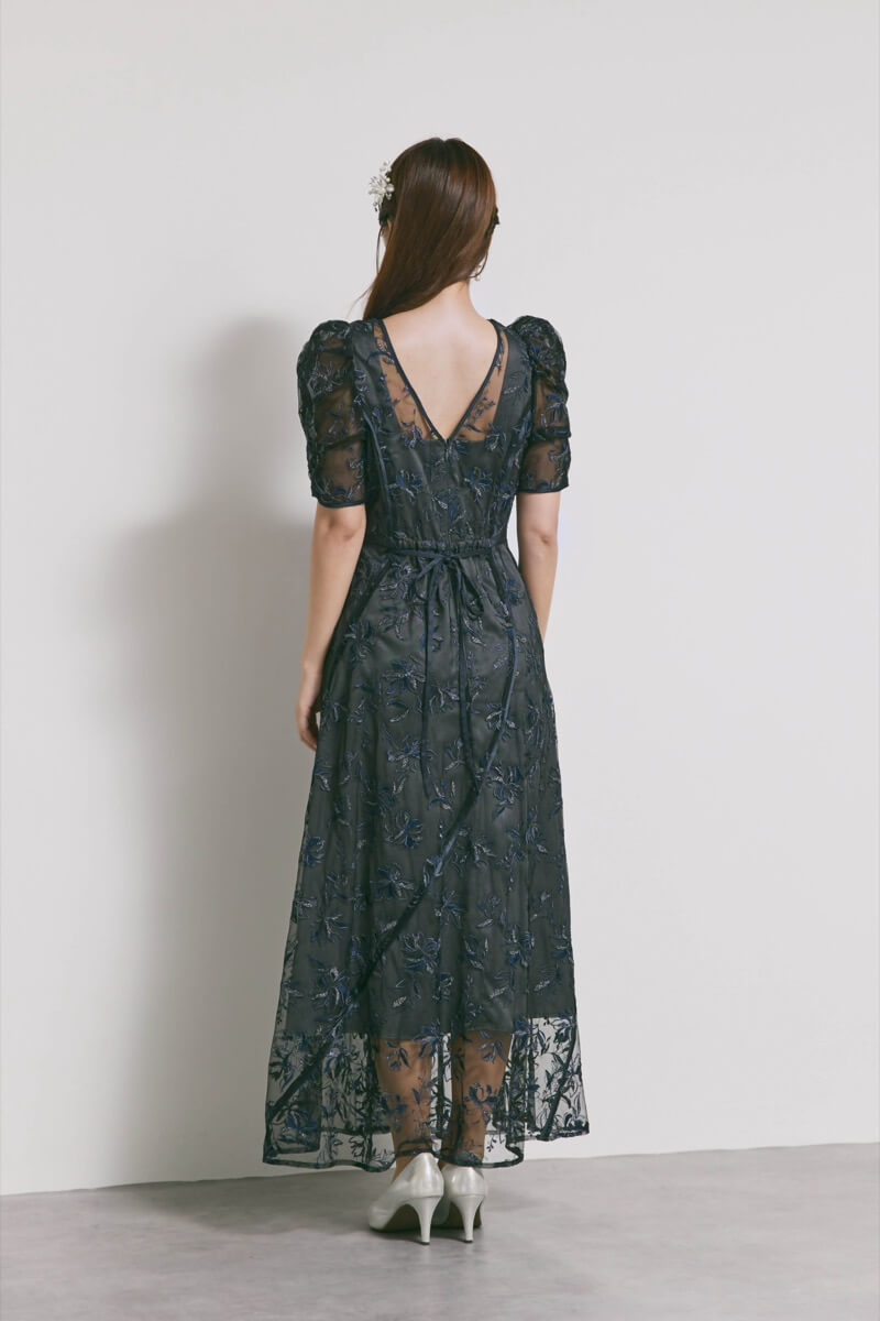 ブラックのチュールラメ刺繍ドレス