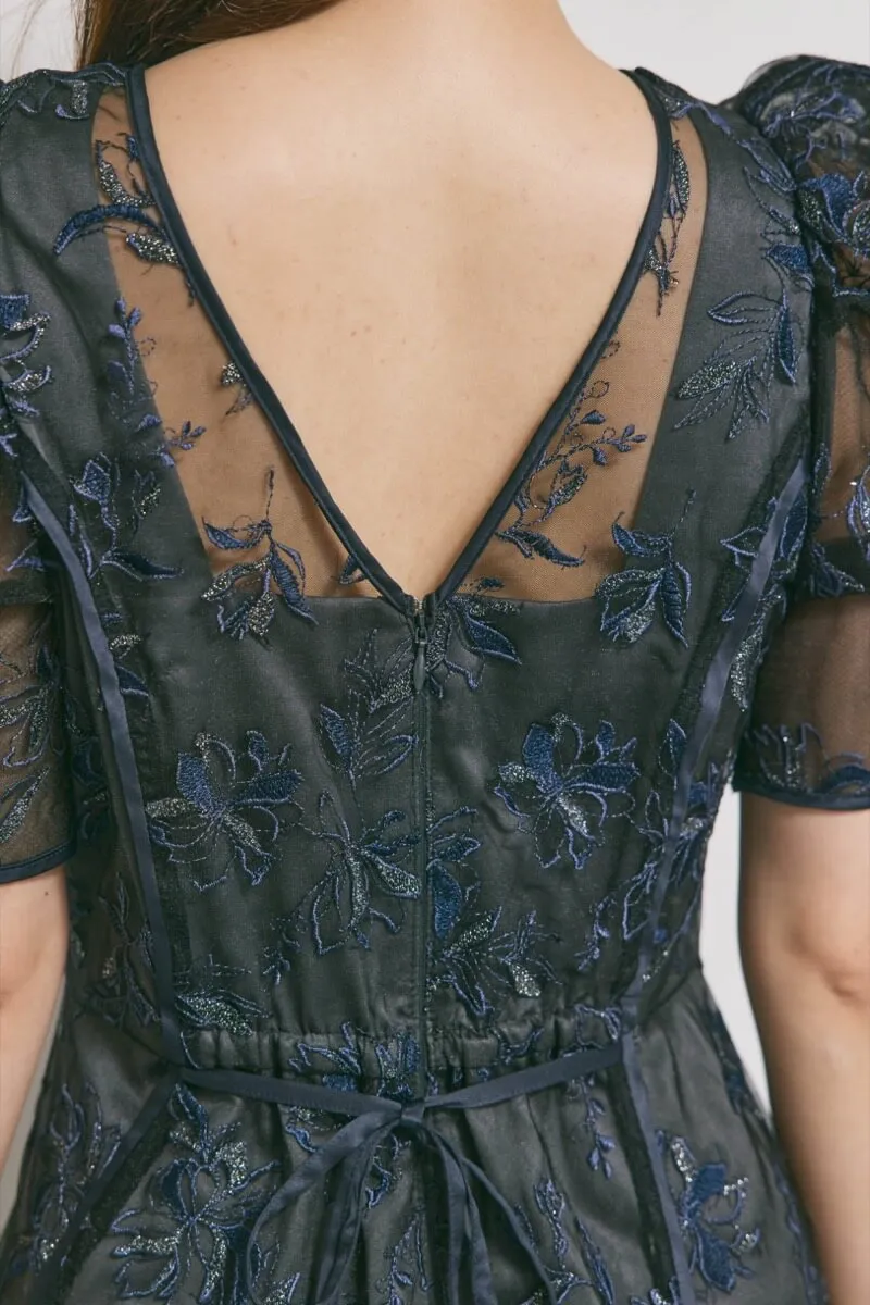 ブラックのチュールラメ刺繍ドレス