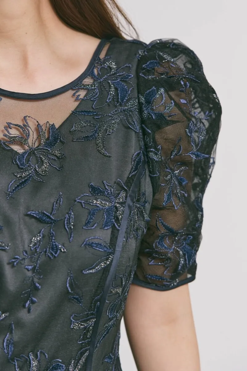 ブラックのチュールラメ刺繍ドレス