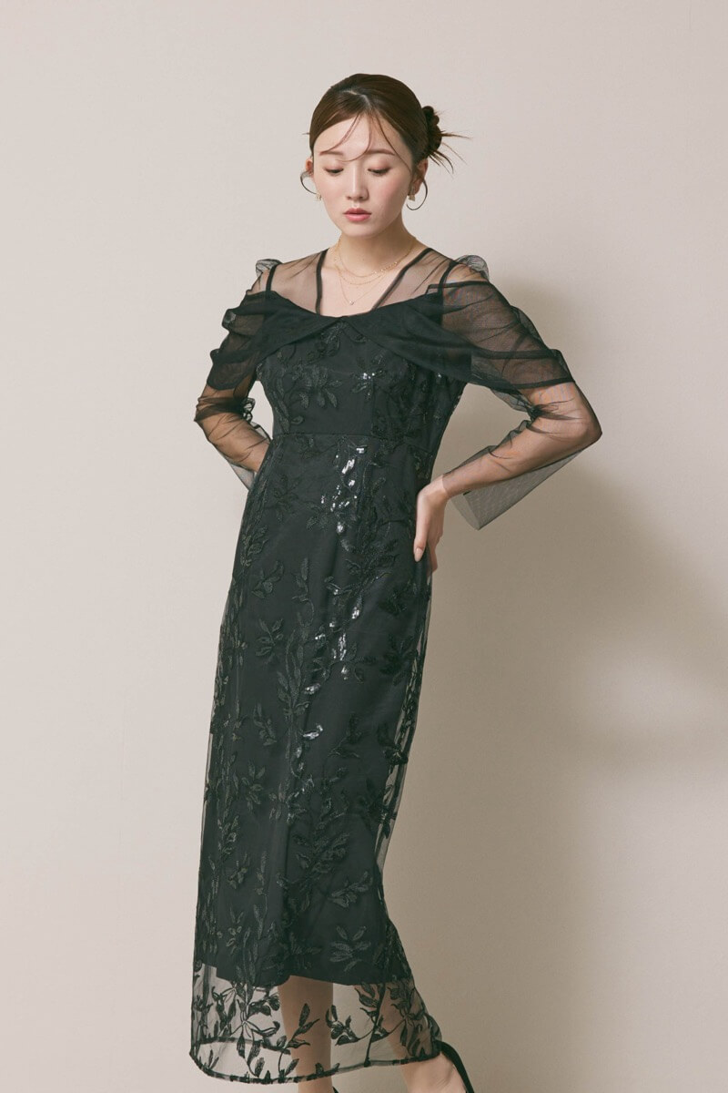 ブラックのチュールスリーブIラインドレス