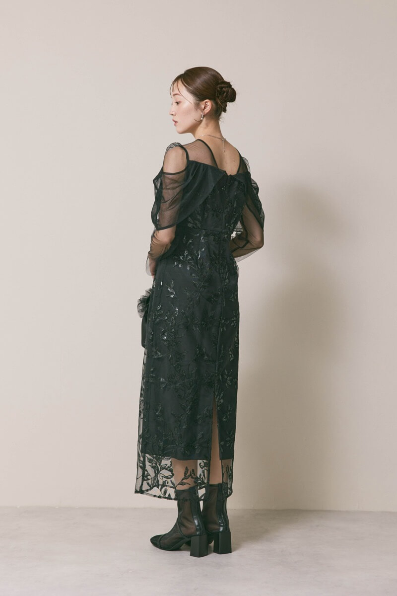 ブラックのチュールスリーブIラインドレス