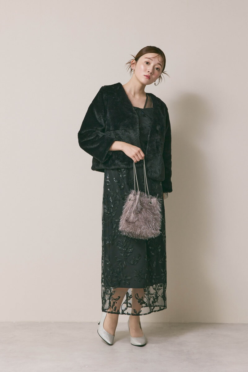 ブラックのチュールスリーブIラインドレス