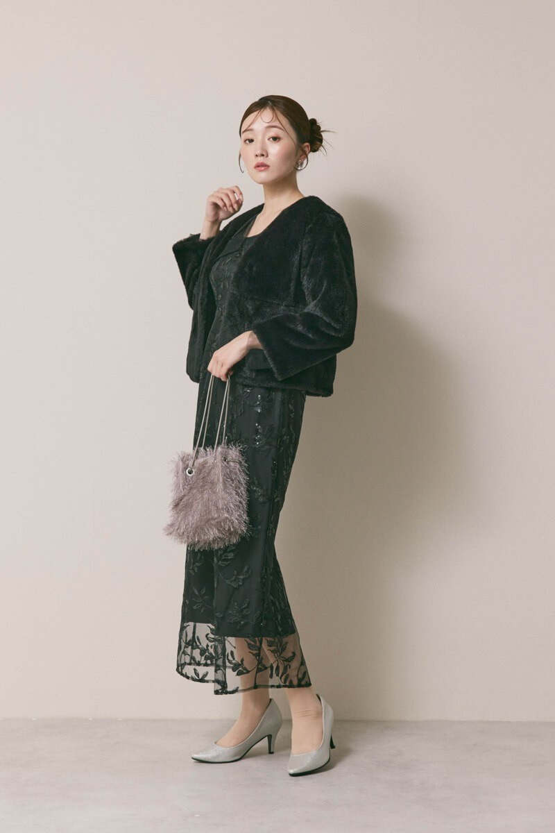 ブラックのチュールスリーブIラインドレス