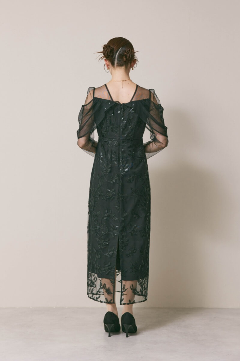 ブラックのチュールスリーブIラインドレス