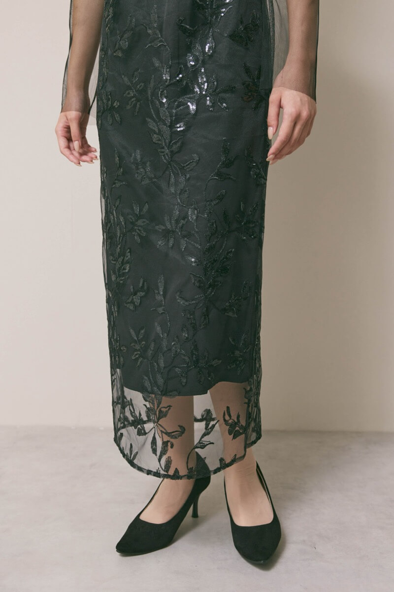 ブラックのチュールスリーブIラインドレス