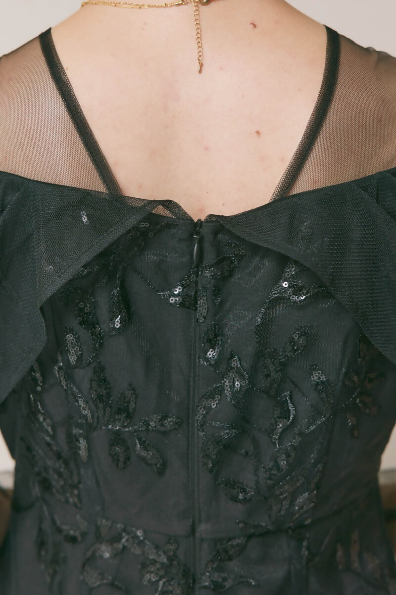 ブラックのチュールスリーブIラインドレス