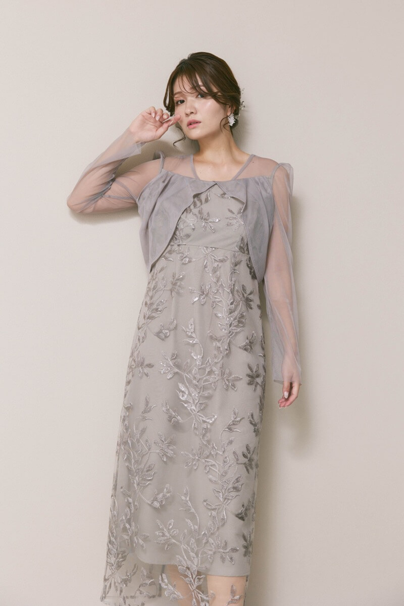 グレーのチュールスリーブIラインドレス