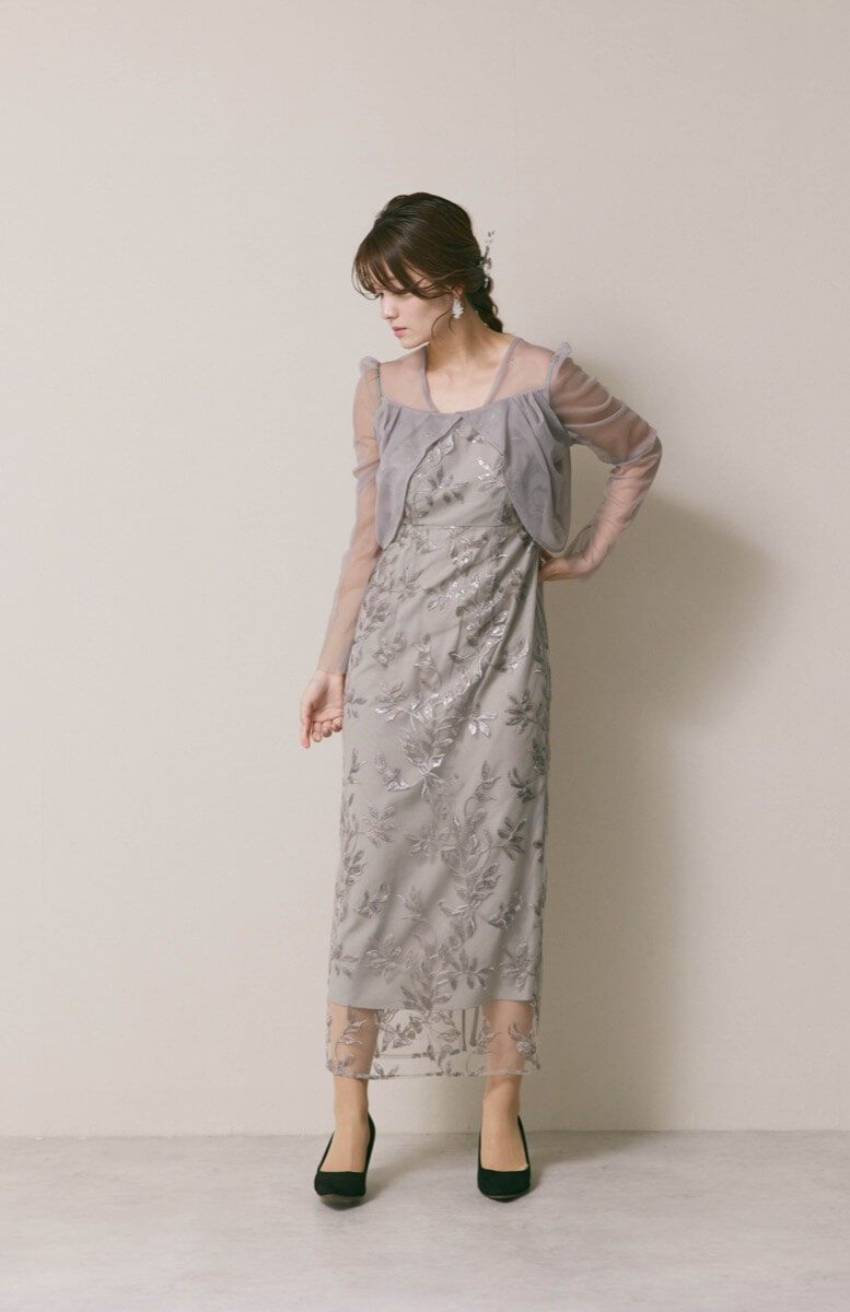 グレーのチュールスリーブIラインドレス