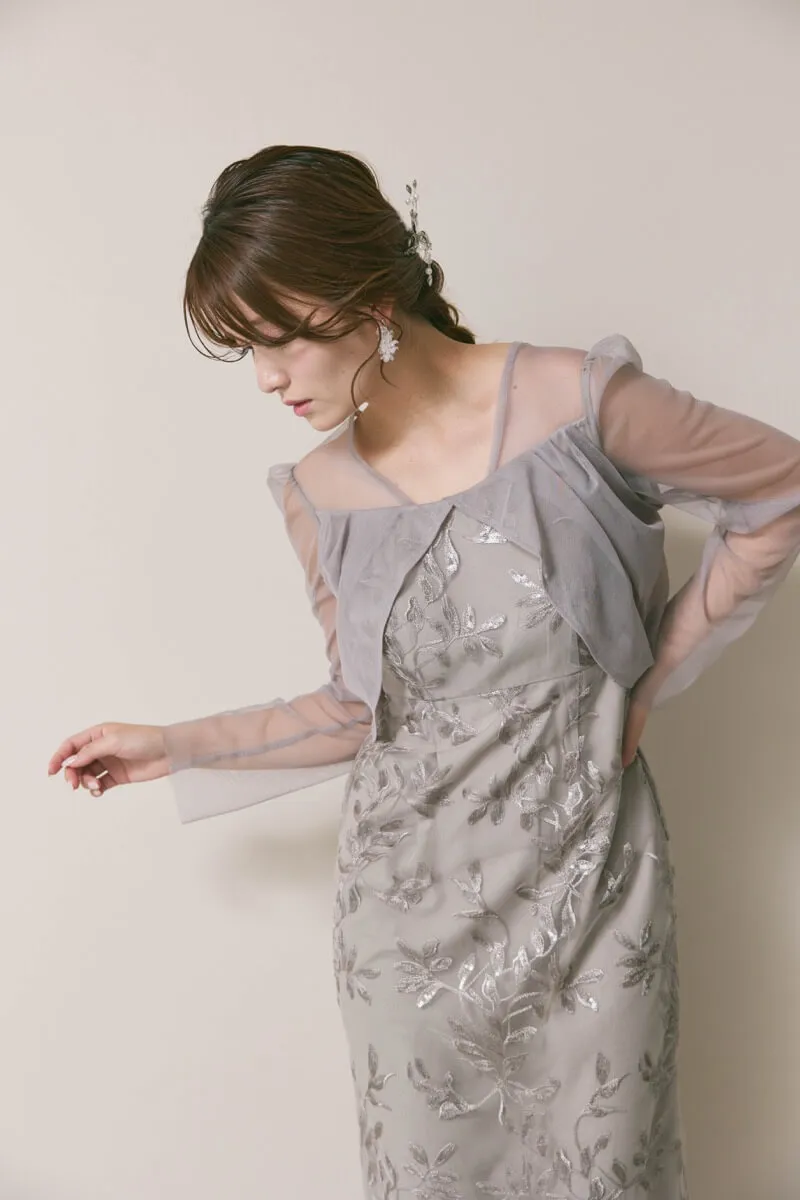 グレーのチュールスリーブIラインドレス