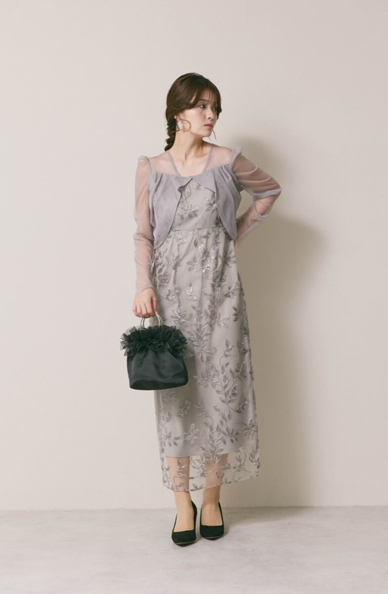 グレーのチュールスリーブIラインドレス