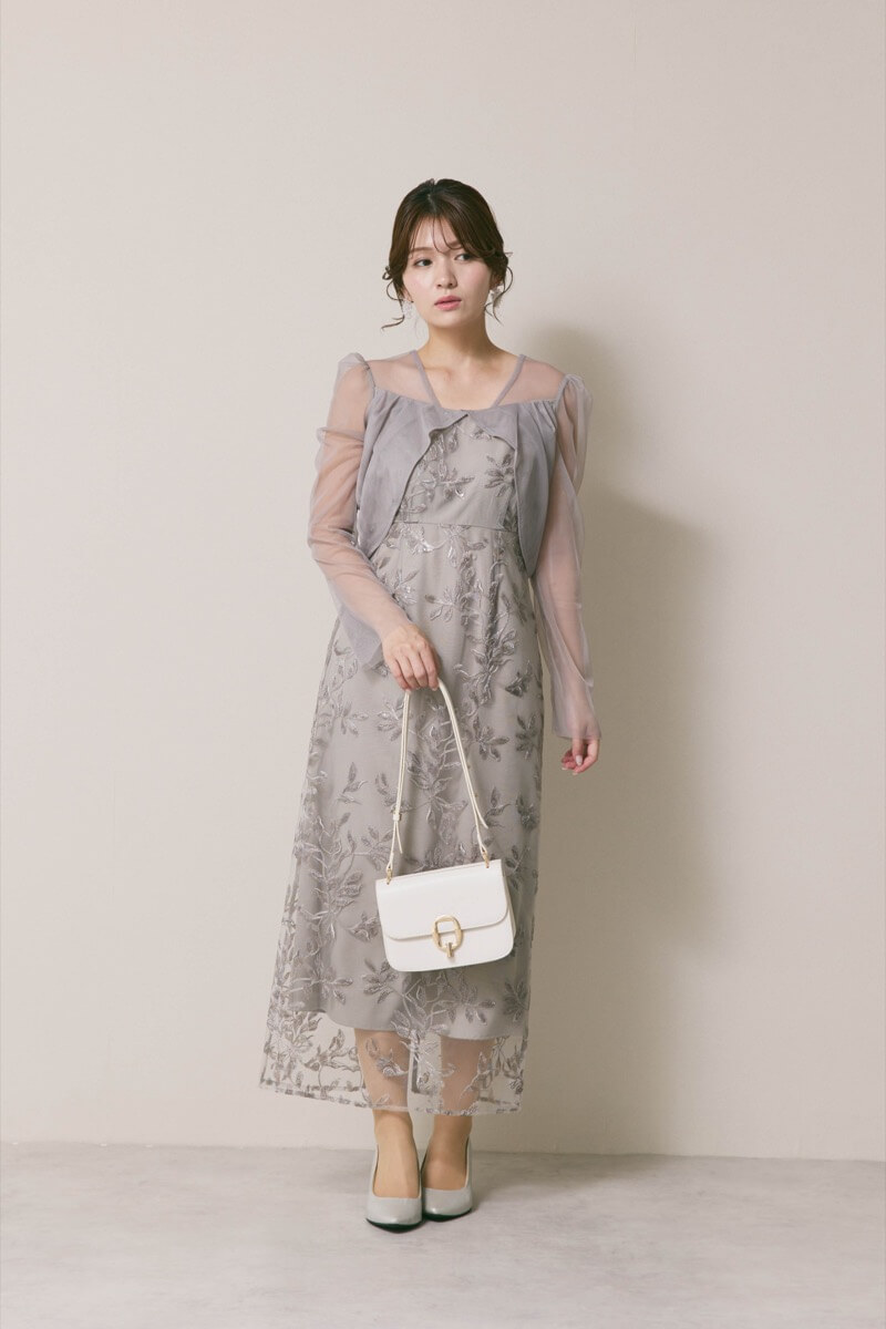 グレーのチュールスリーブIラインドレス