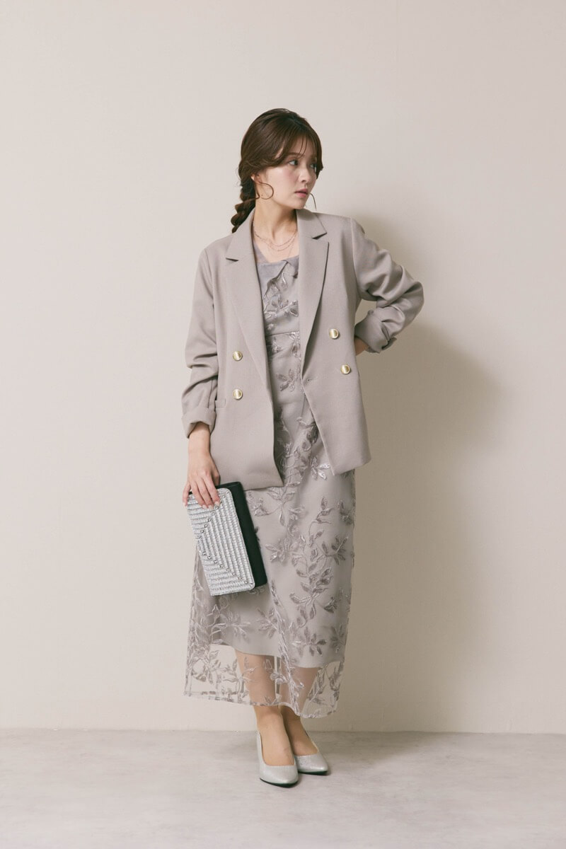 グレーのチュールスリーブIラインドレス