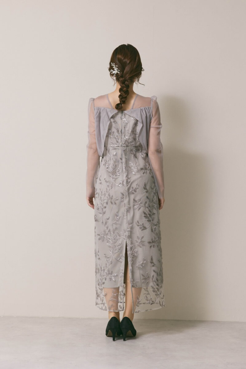 グレーのチュールスリーブIラインドレス