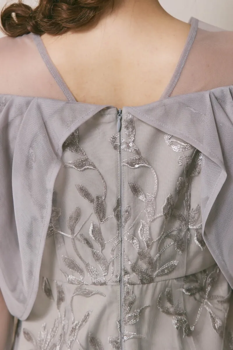 グレーのチュールスリーブIラインドレス