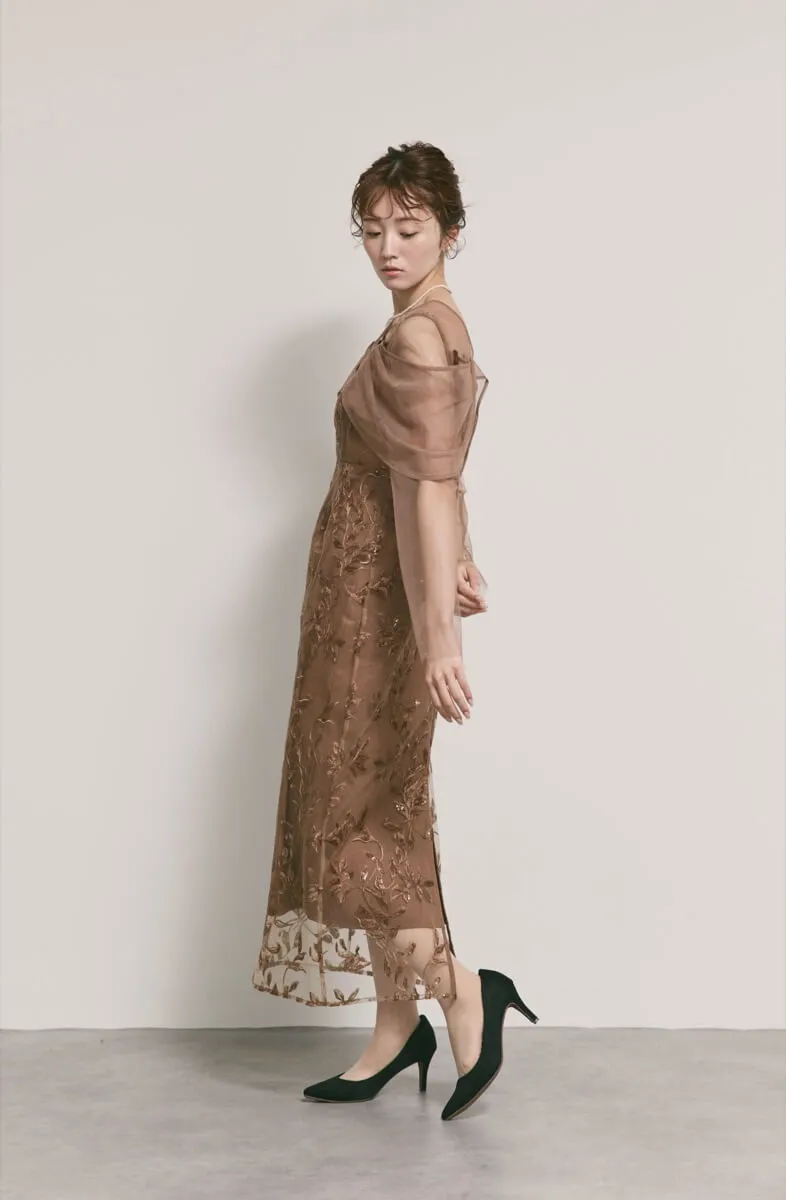 ブラウンのチュールスリーブIラインドレス