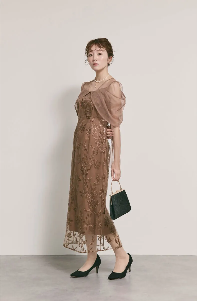 ブラウンのチュールスリーブIラインドレス