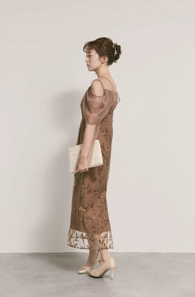 ブラウンのチュールスリーブIラインドレス