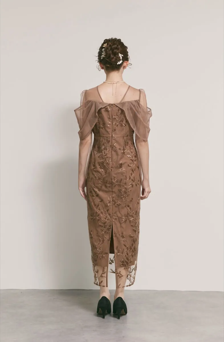 ブラウンのチュールスリーブIラインドレス