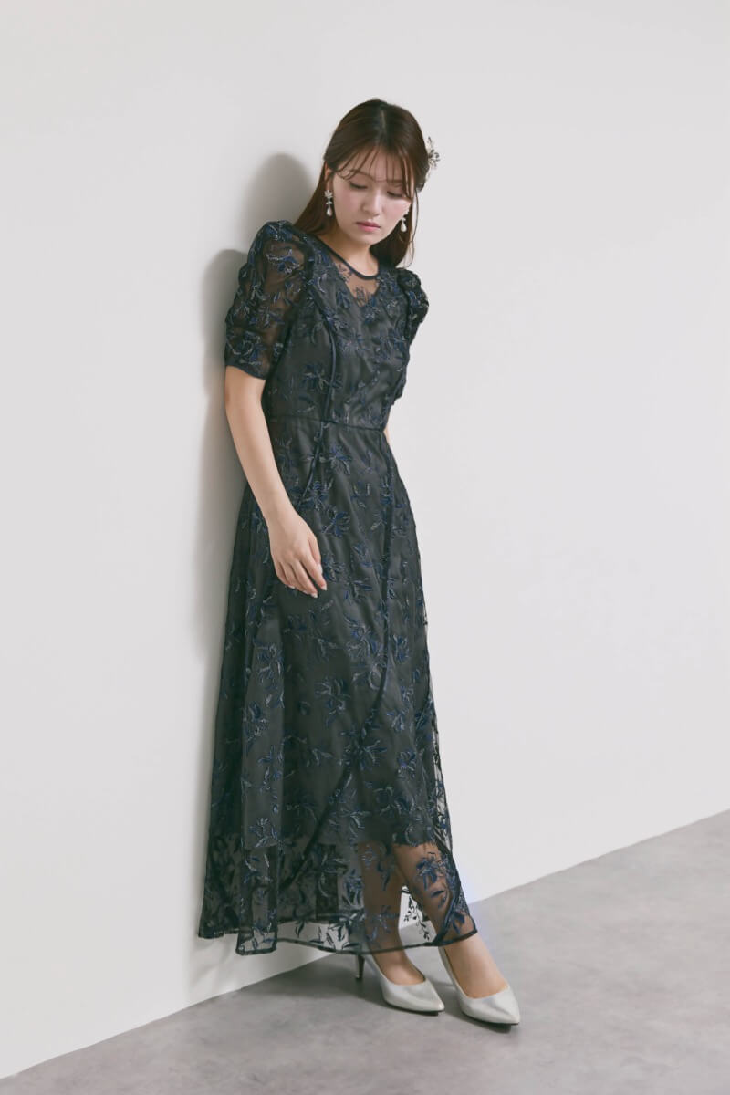 ブラックのチュールラメ刺繍ドレス