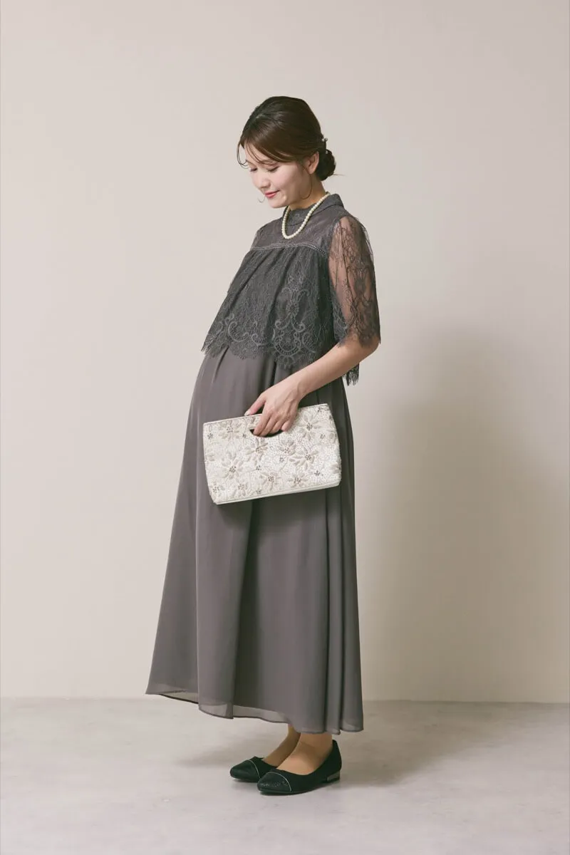 チャコールグレーの授乳口付ハイネックレースドレス