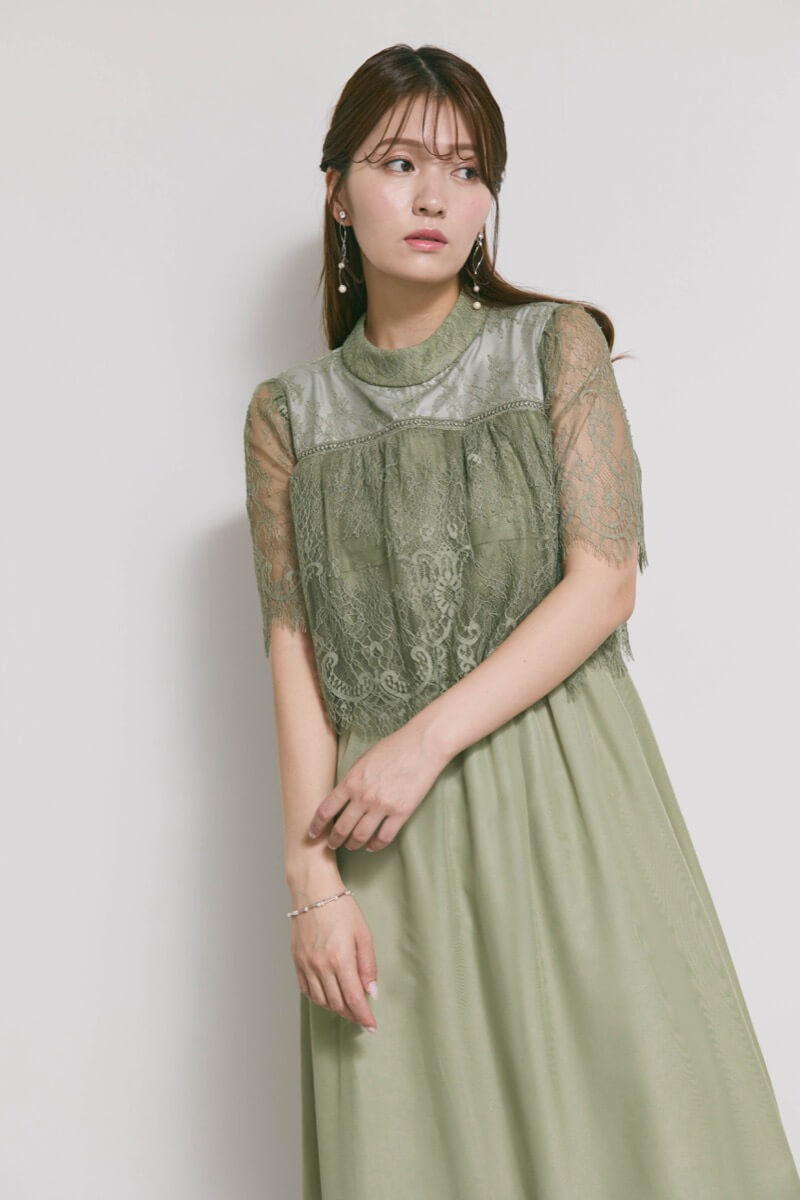 モーヴグリーンの授乳口付ハイネックレースドレス