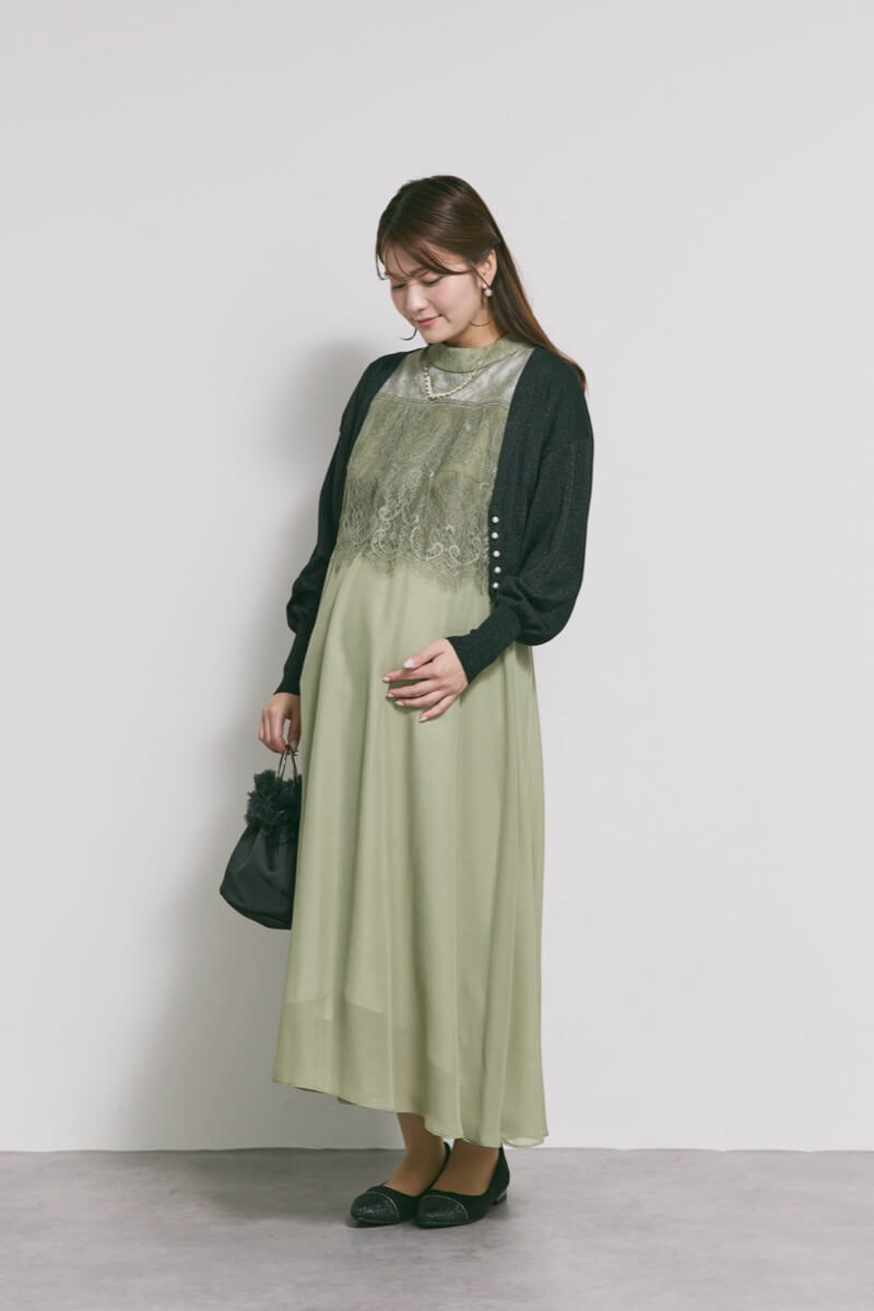 モーヴグリーンの授乳口付ハイネックレースドレス