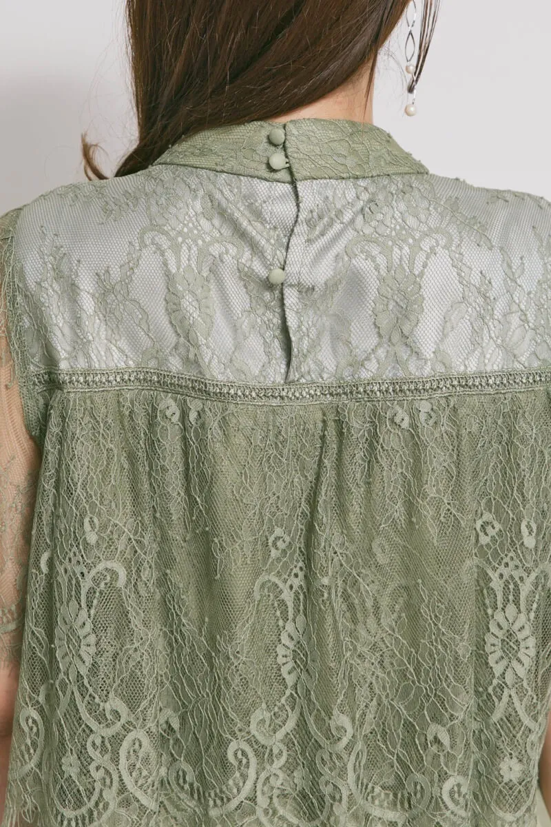モーヴグリーンの授乳口付ハイネックレースドレス