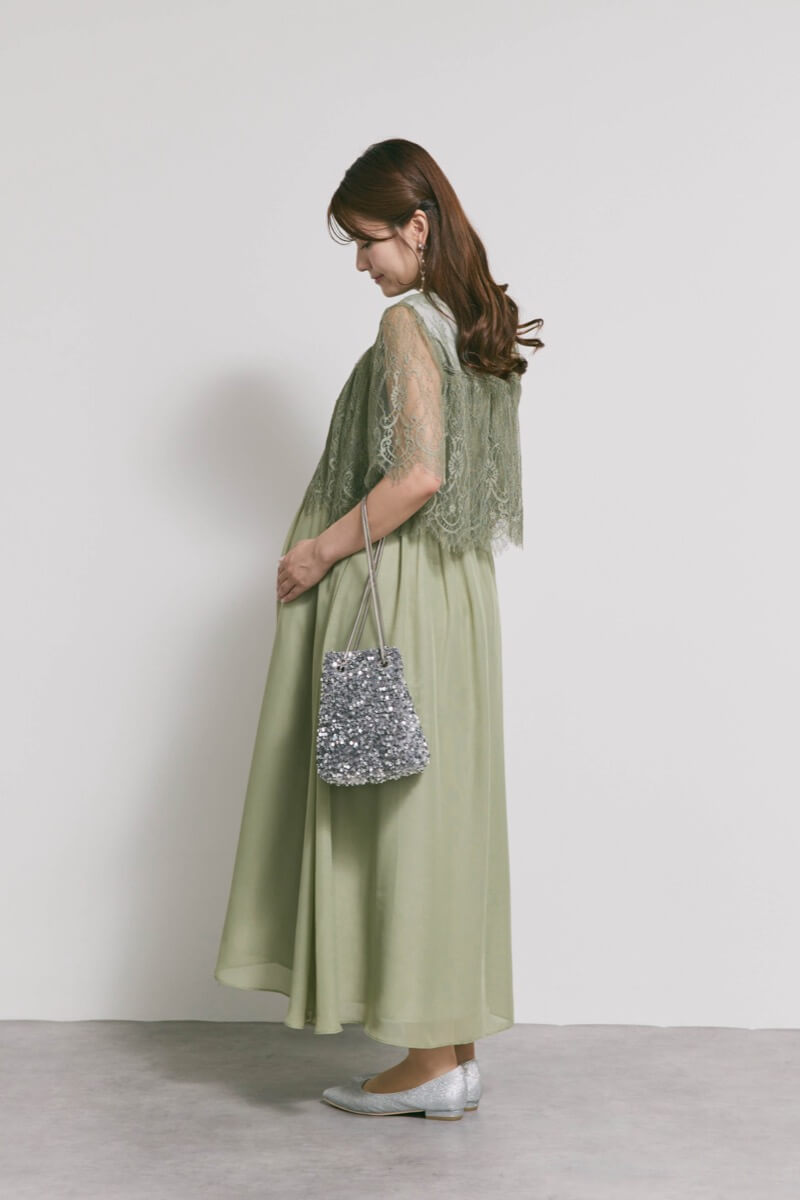 モーヴグリーンの授乳口付ハイネックレースドレス