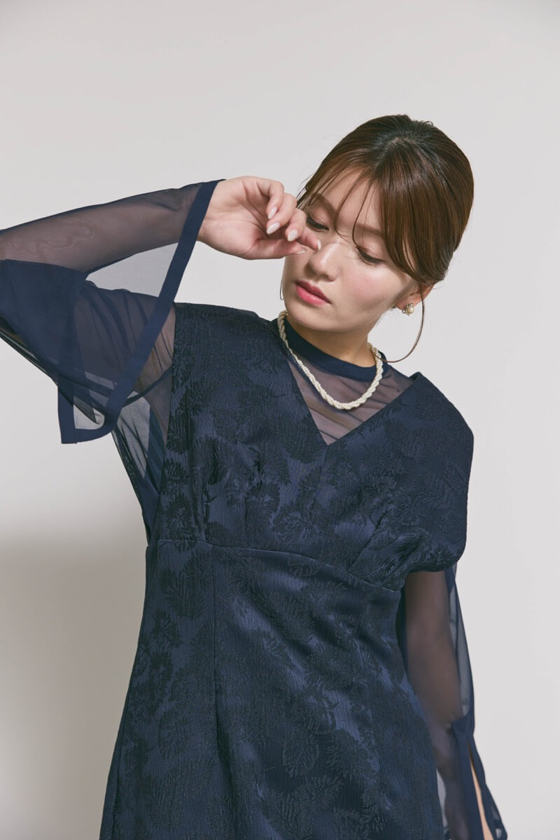 ネイビーのジャガードIラインドレス