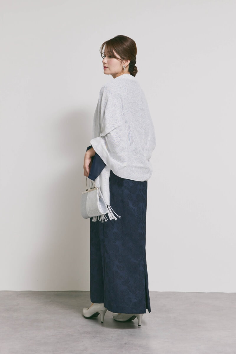 ネイビーのジャガードIラインドレス