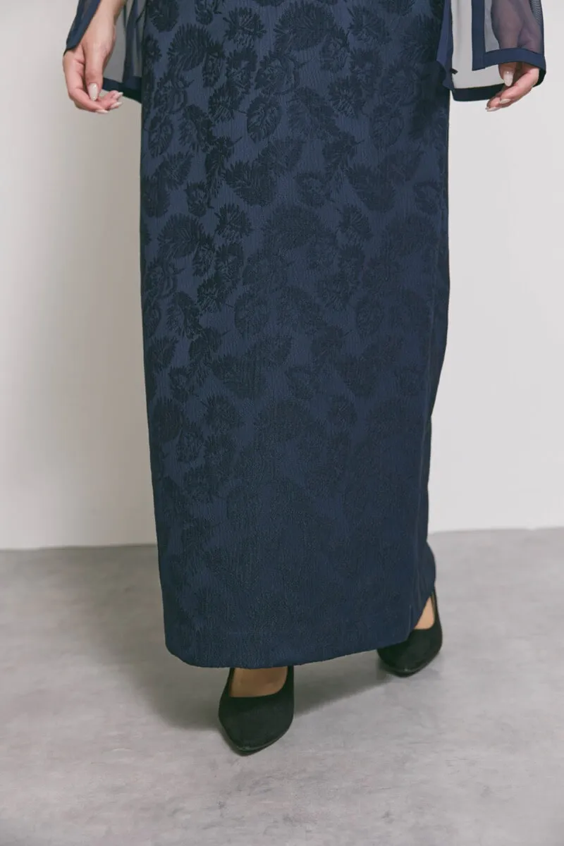 ネイビーのジャガードIラインドレス