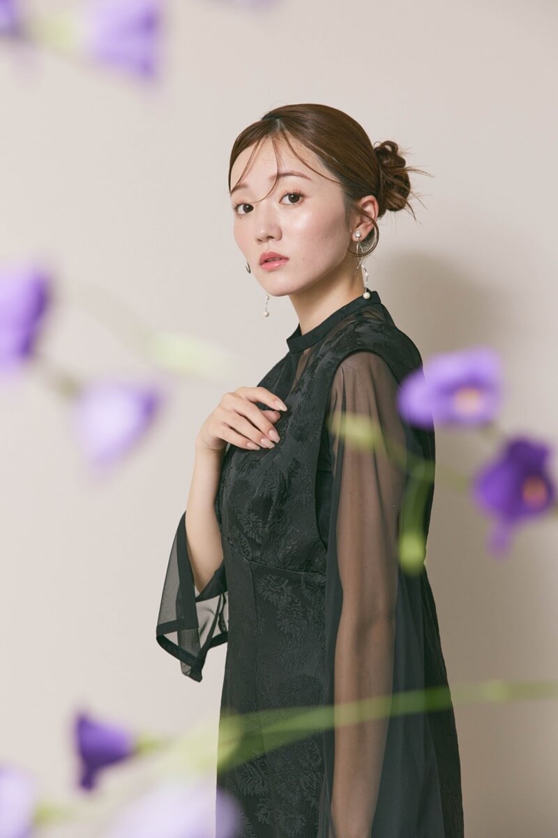 ブラックのジャガードIラインドレス