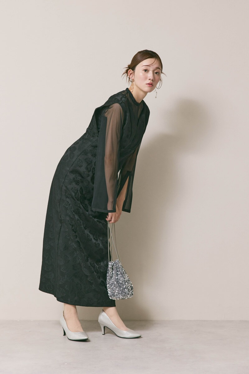 ブラックのジャガードIラインドレス