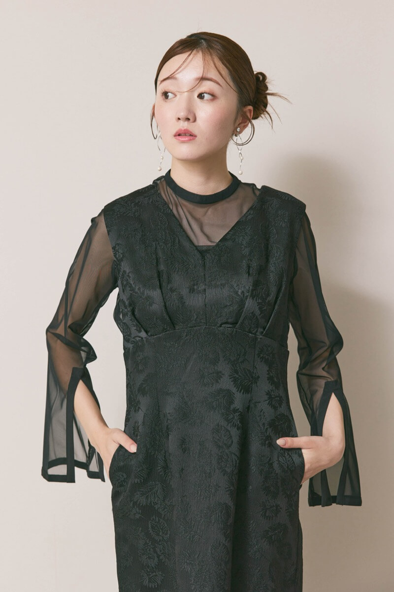 ブラックのジャガードIラインドレス