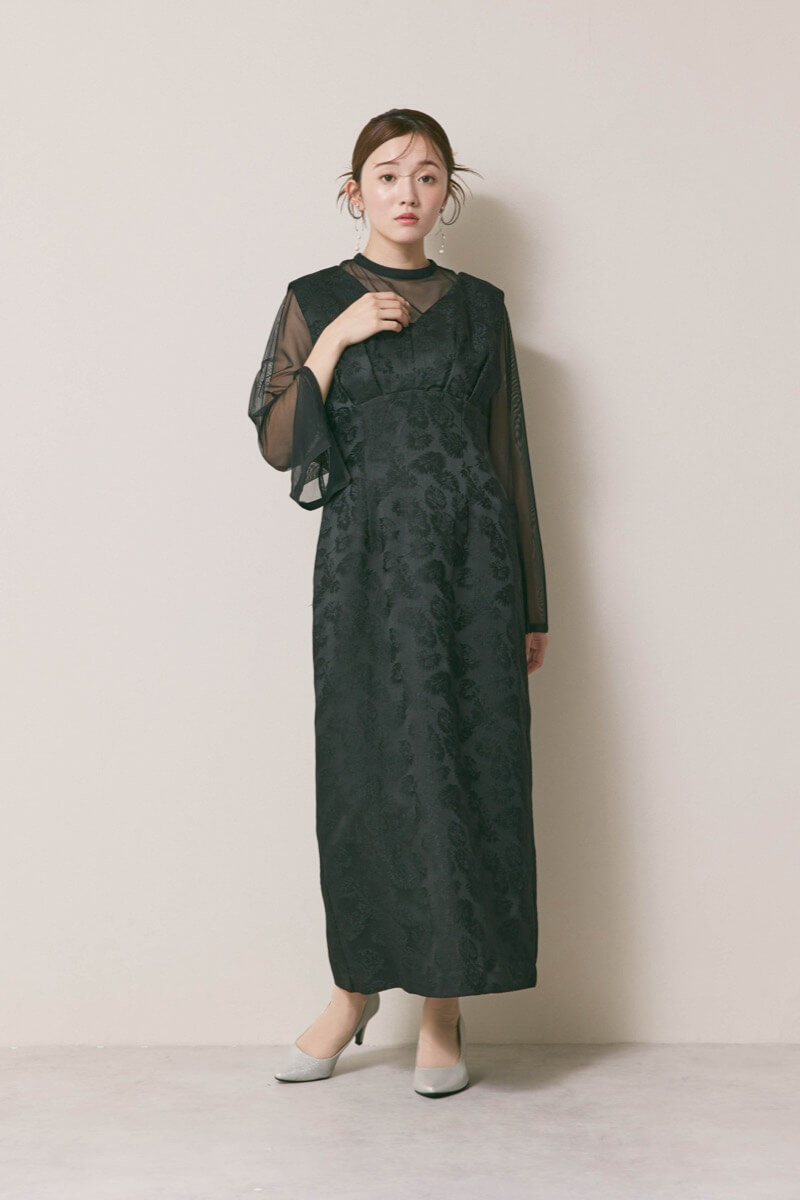 ブラックのジャガードIラインドレス