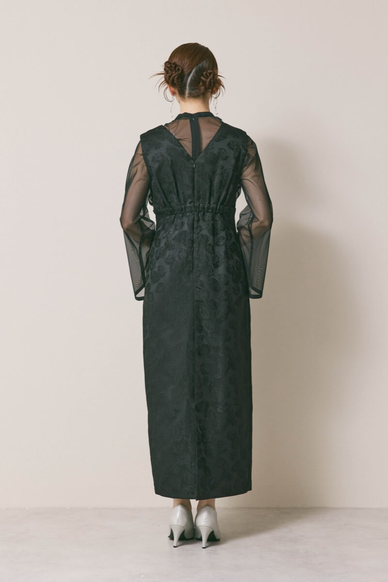 ブラックのジャガードIラインドレス