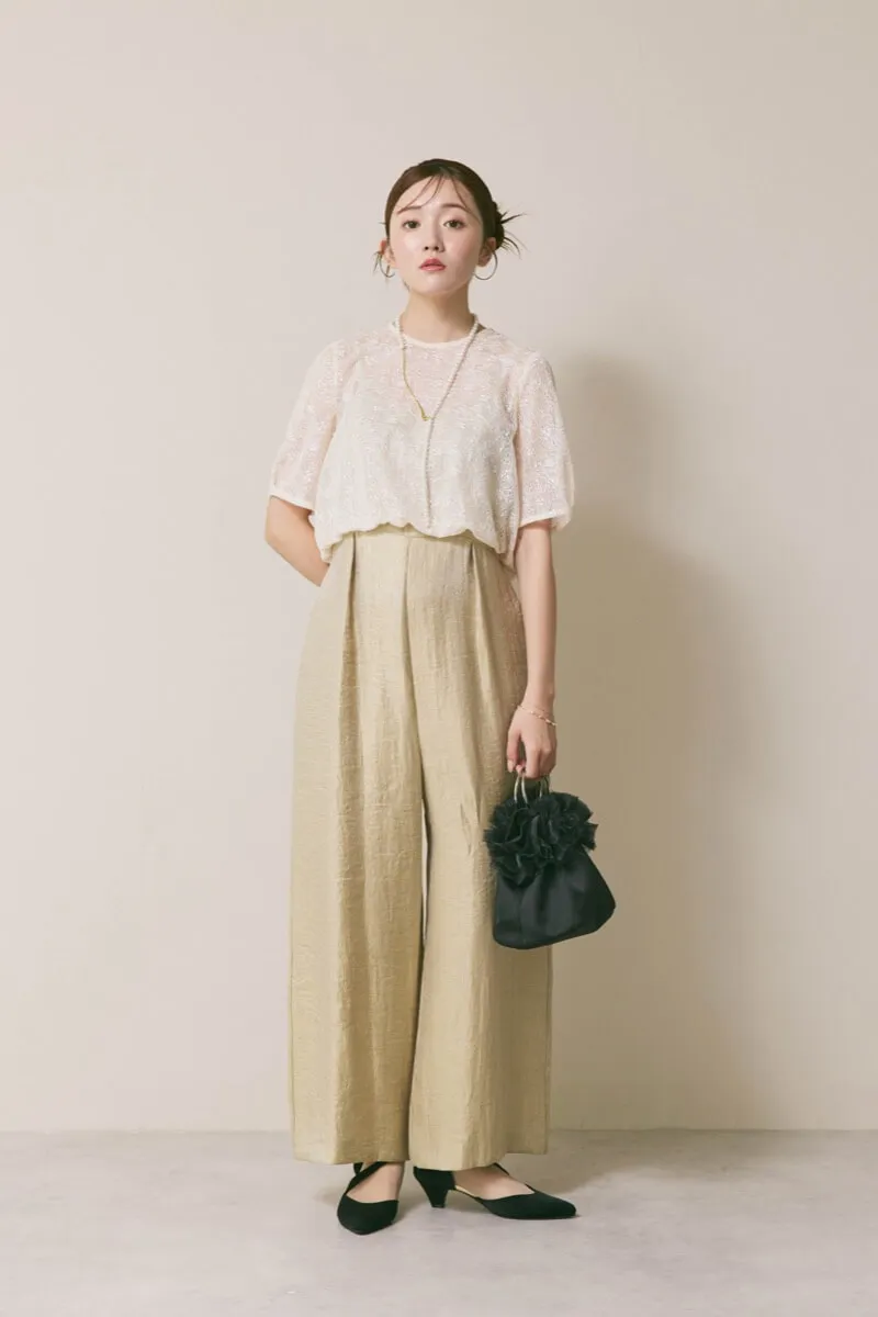 ベージュのバルーンデザインパンツドレス