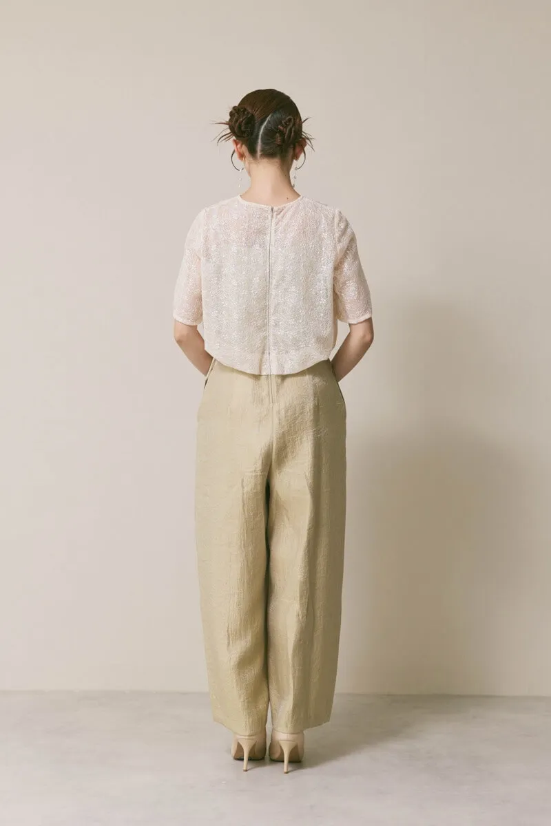 ベージュのバルーンデザインパンツドレス