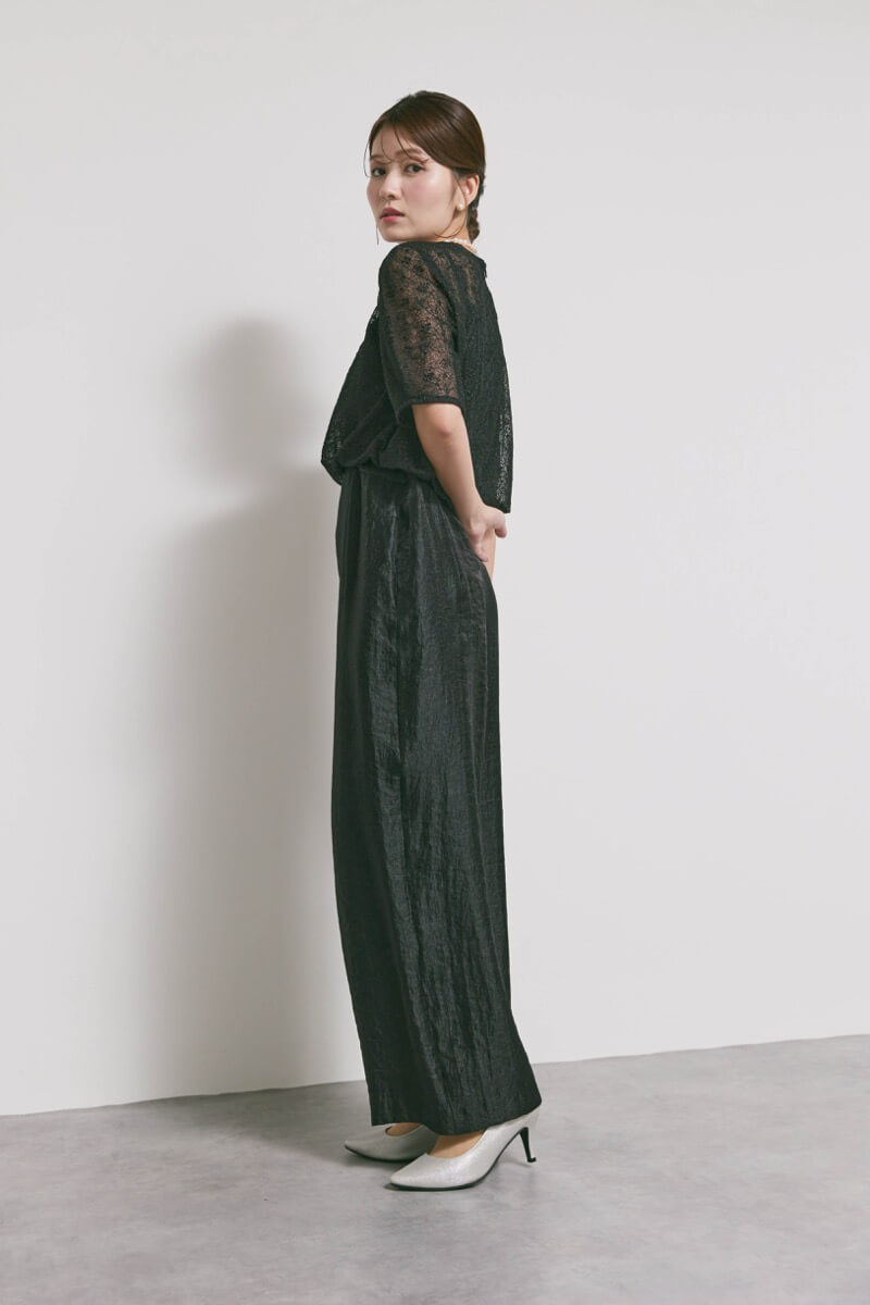 ブラックのバルーンデザインパンツドレス