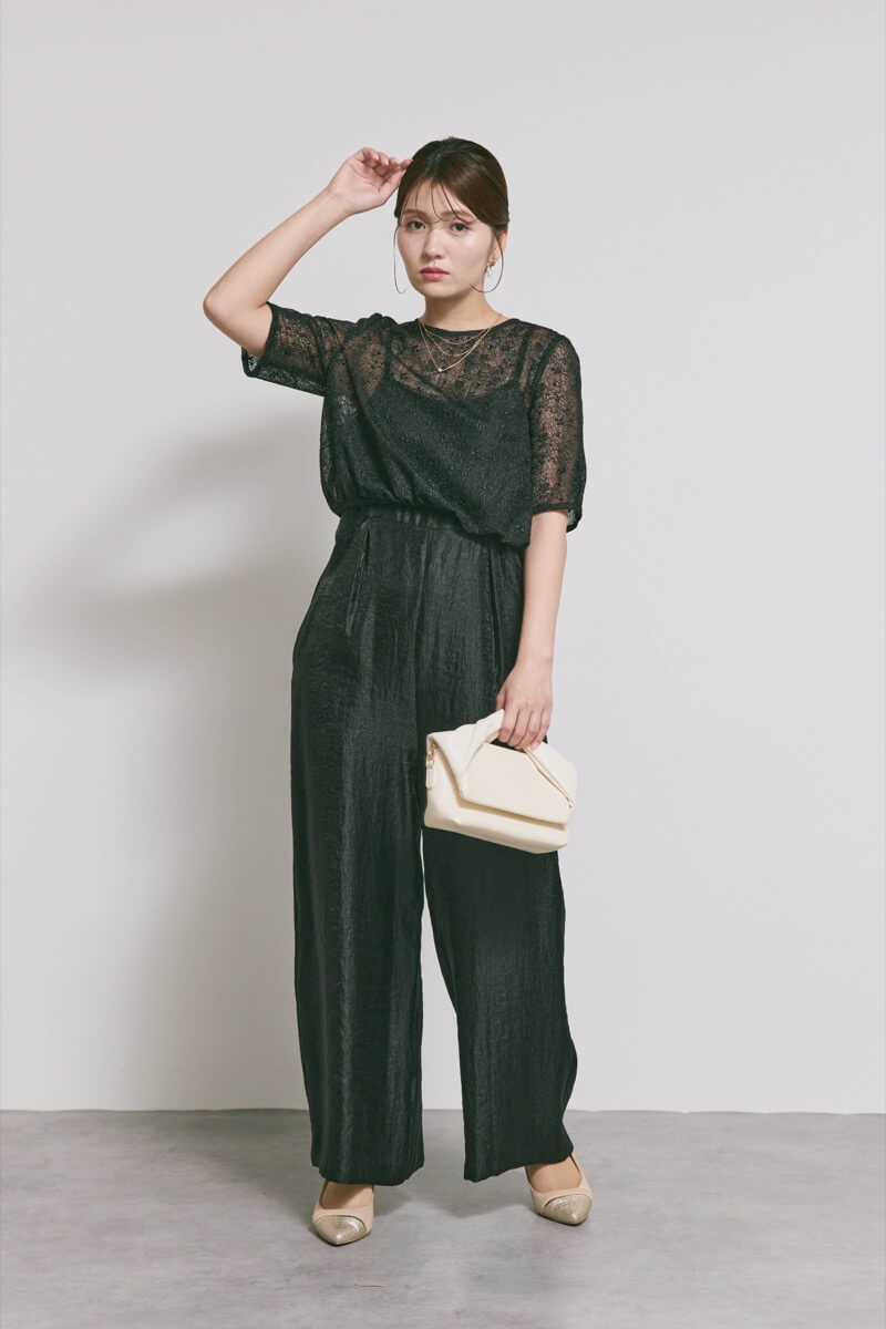 ブラックのバルーンデザインパンツドレス