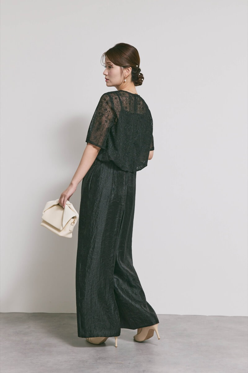 ブラックのバルーンデザインパンツドレス