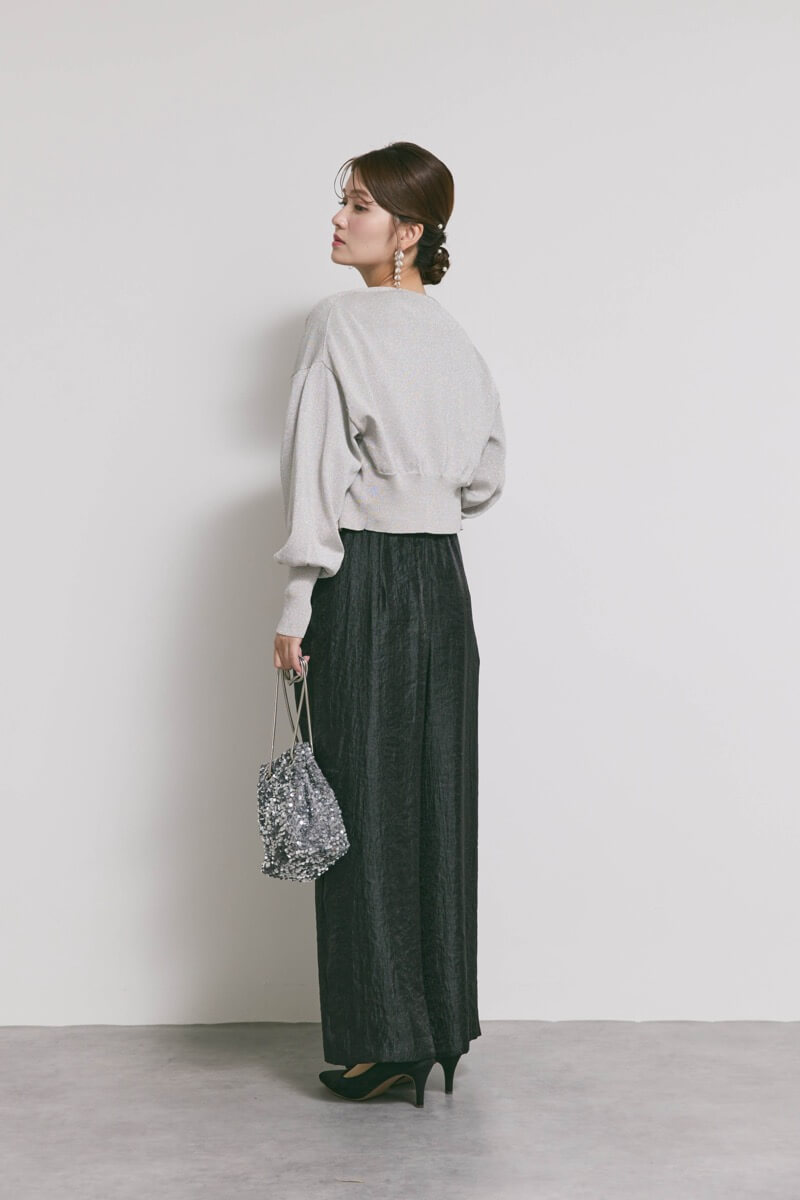 ブラックのバルーンデザインパンツドレス