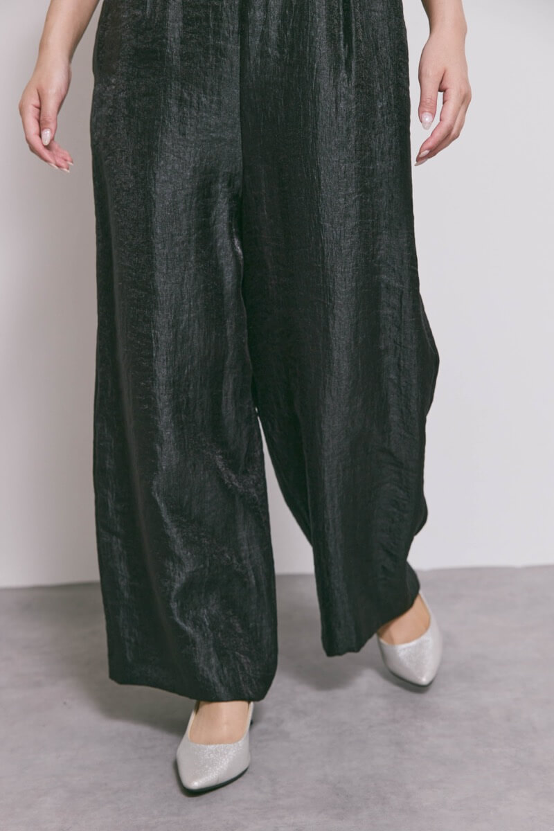 ブラックのバルーンデザインパンツドレス