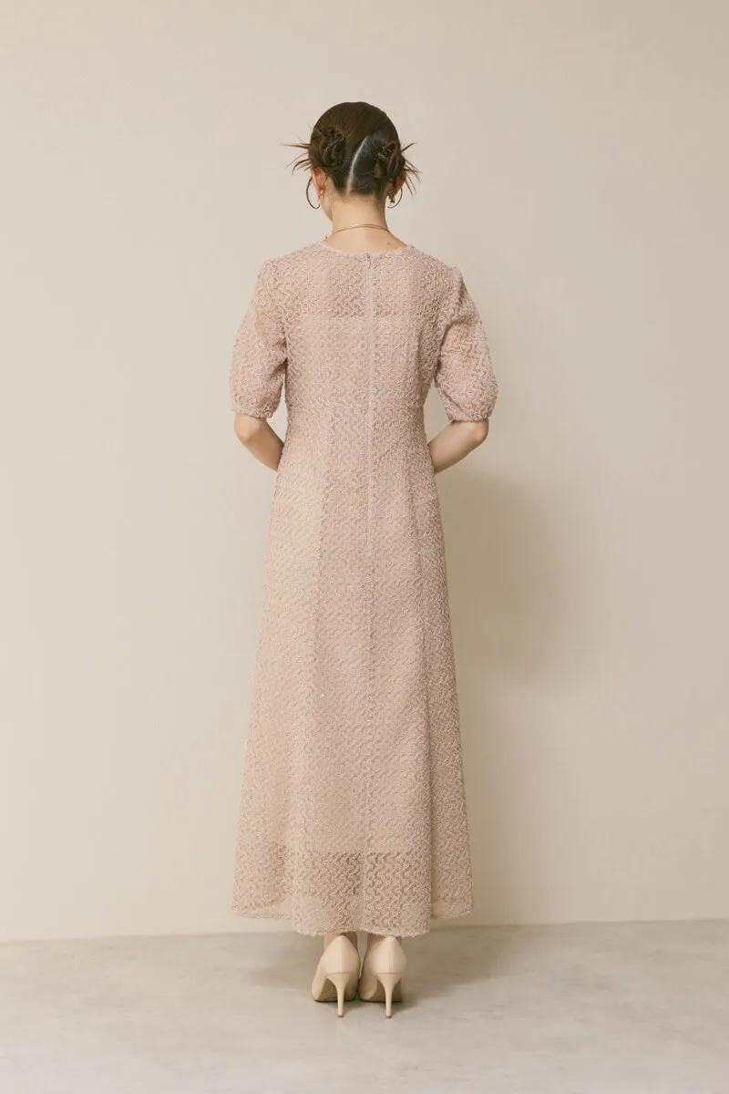 ベージュのスパンコールレースドレス